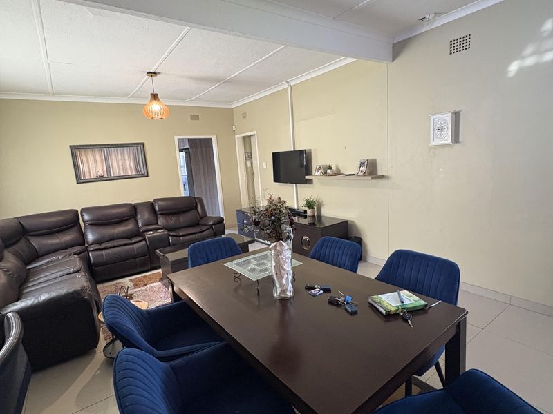 Property in a small complex for rent - Photo 2