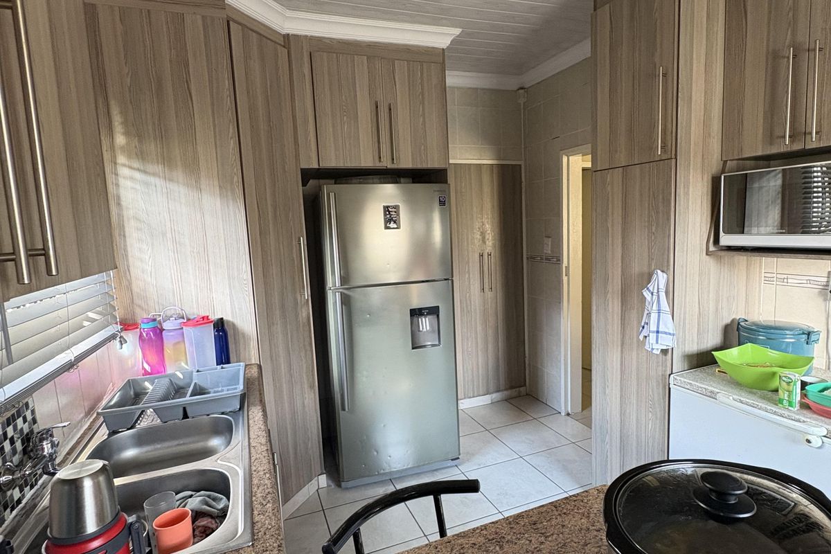 Property in a small complex for rent - Photo 4