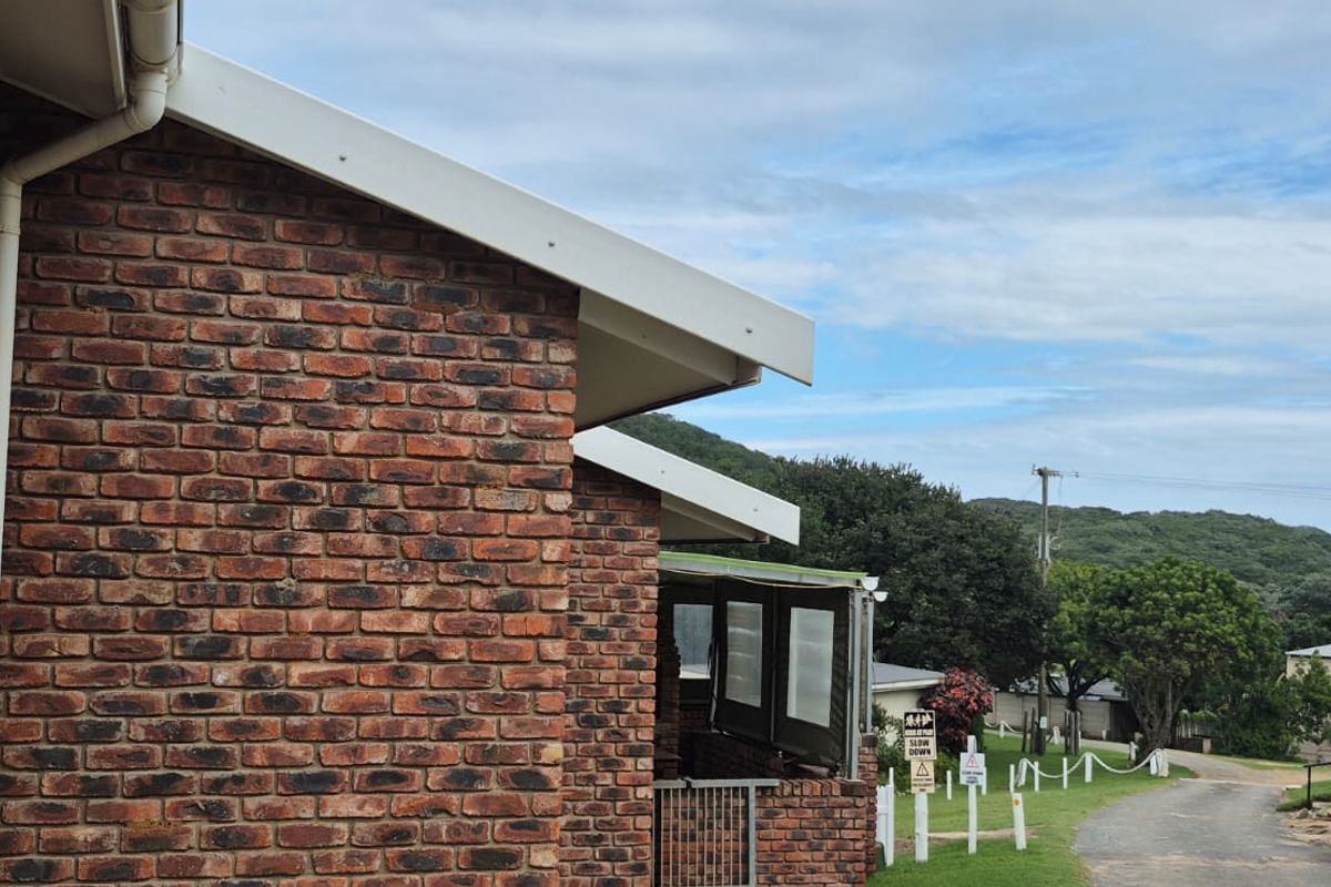 4 bedroom Family haven with modern living, situated in the heart of Cosy Corner. - Photo 5