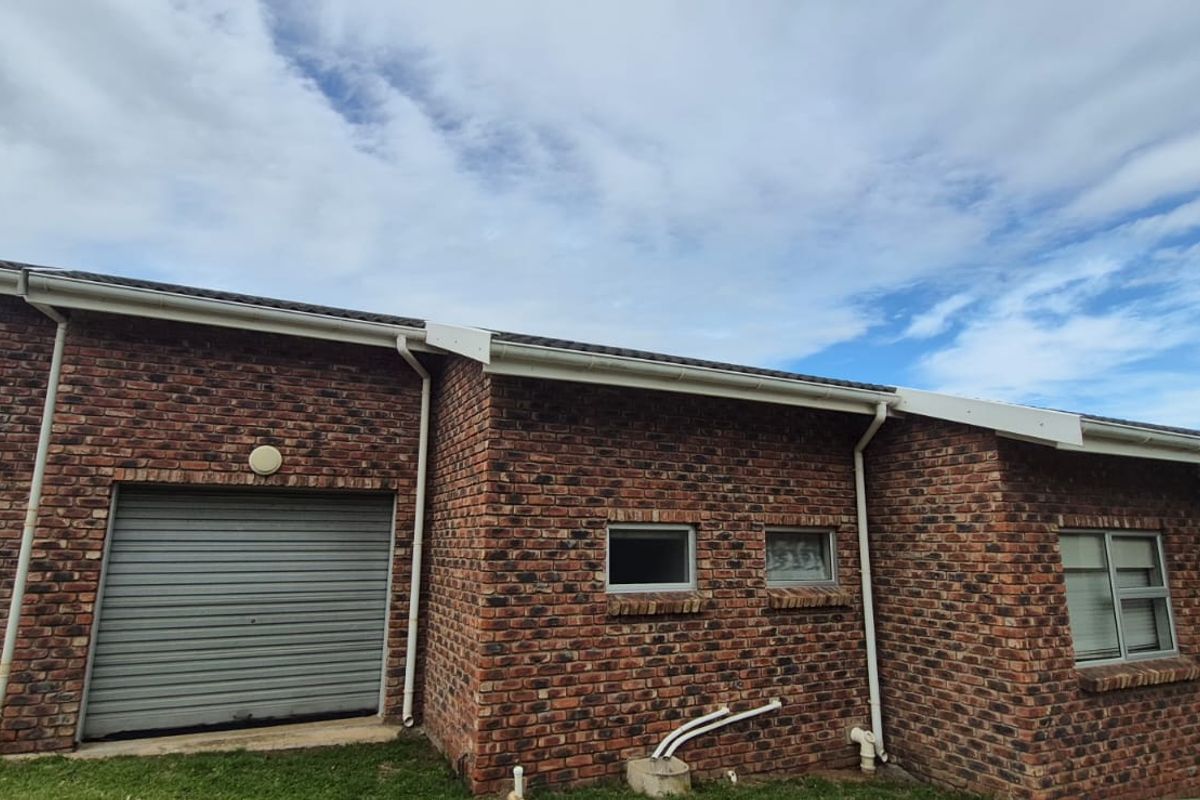 4 bedroom Family haven with modern living, situated in the heart of Cosy Corner. - Photo 4