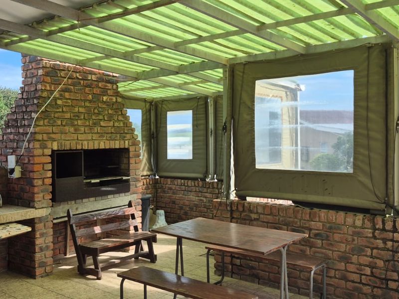 4 bedroom Family haven with modern living, situated in the heart of Cosy Corner. - Photo 9