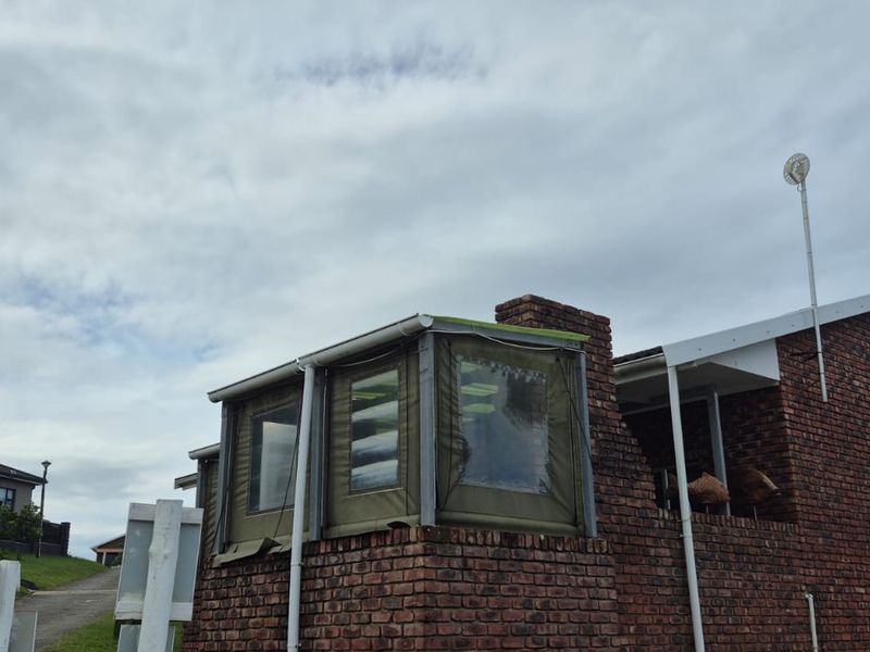 4 bedroom Family haven with modern living, situated in the heart of Cosy Corner. - Photo 3