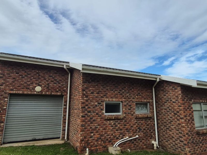 4 bedroom Family haven with modern living, situated in the heart of Cosy Corner. - Photo 7