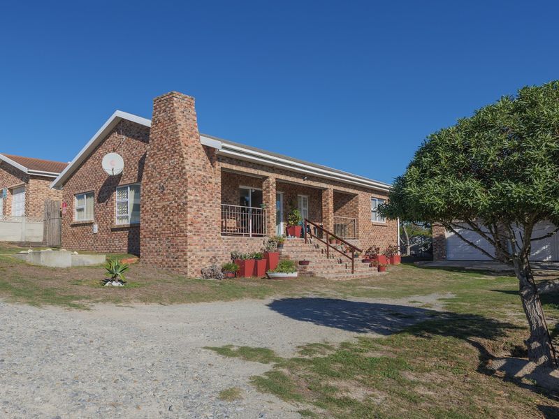 Coastal Comfort Meets Effortless Living in Struisbaai - Photo 2