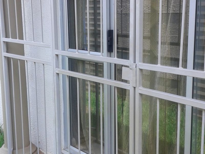 Bargain! Bargain! 4 bedroom house in The Orchards for sale - Photo 3