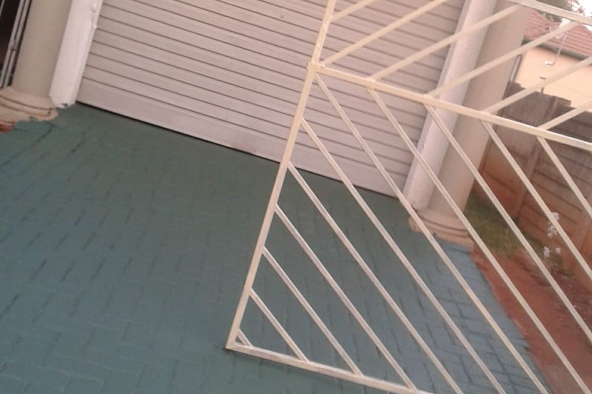 Bargain! Bargain! 4 bedroom house in The Orchards for sale - Photo 4