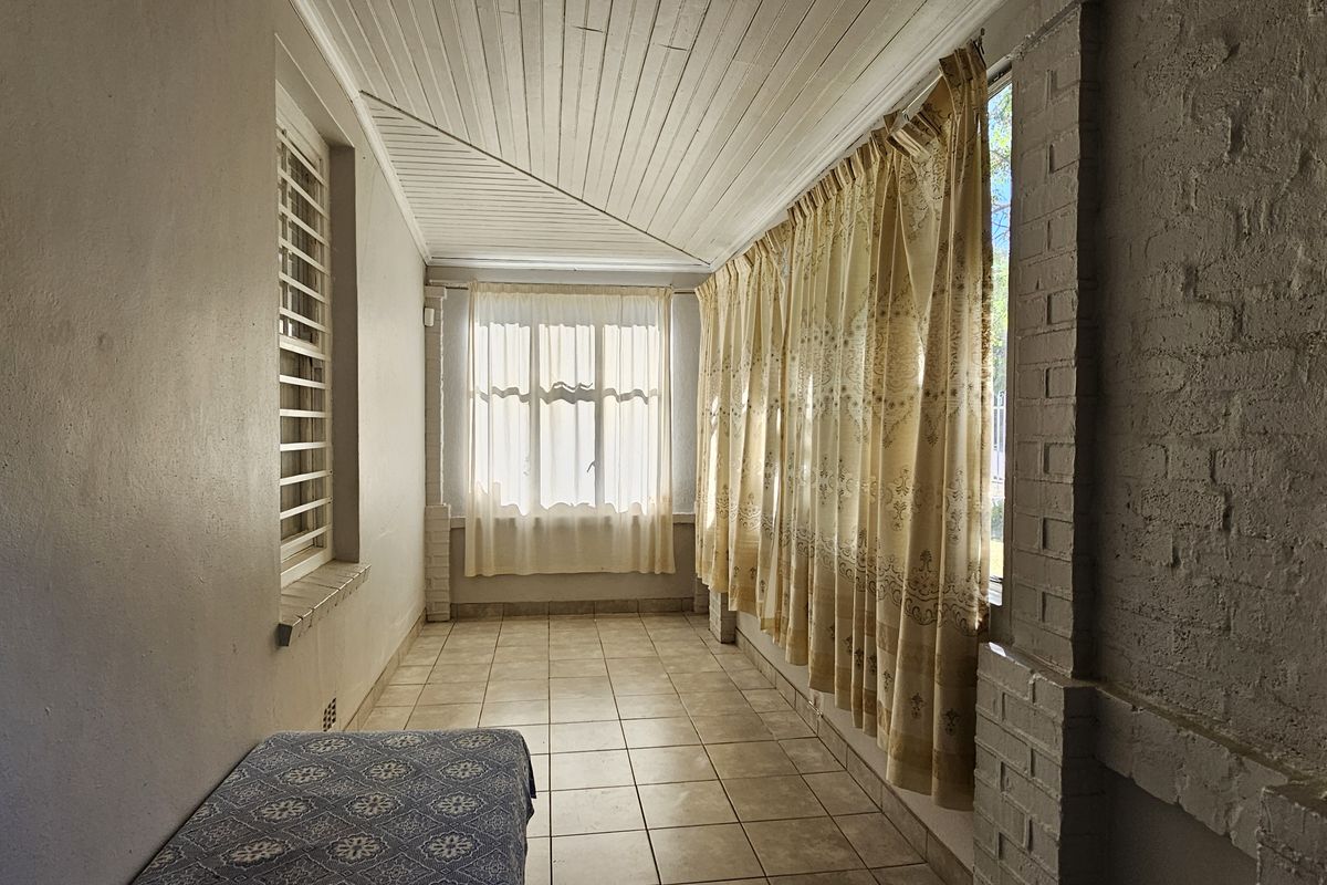 Versatile Property in Prime Location – 3 Bedroom Home with Flatlet - Photo 3