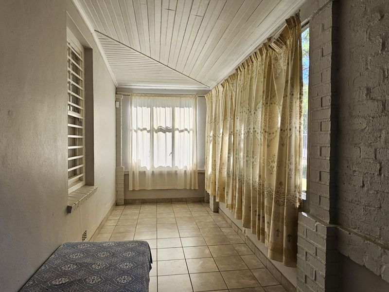 Versatile Property in Prime Location – 3 Bedroom Home with Flatlet - Photo 3