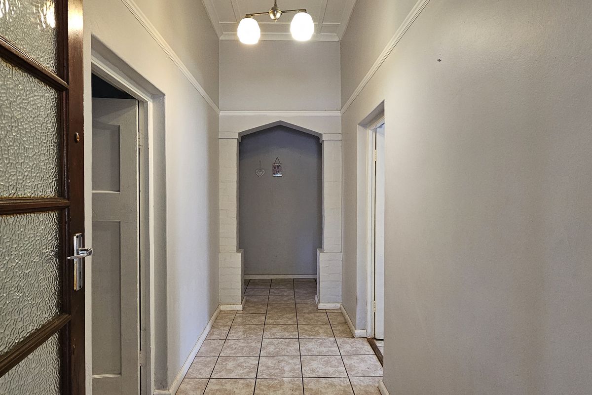 Versatile Property in Prime Location – 3 Bedroom Home with Flatlet - Photo 4