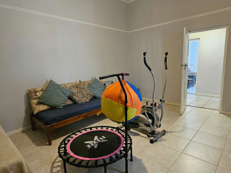 Versatile Property in Prime Location – 3 Bedroom Home with Flatlet - Photo 6