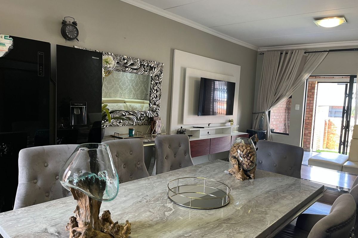 Stylish 3-Bedroom Ground Floor Apartment – Fully Furnished with Backup Power - Photo 2