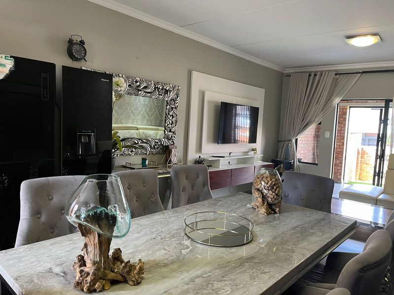 Stylish 3-Bedroom Ground Floor Apartment – Fully Furnished with Backup Power - Photo 2