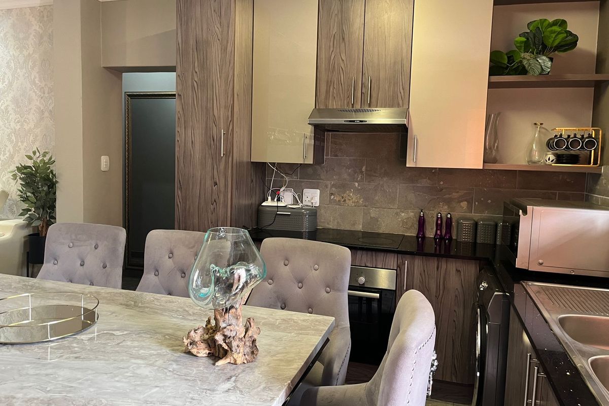 Stylish 3-Bedroom Ground Floor Apartment – Fully Furnished with Backup Power - Photo 4