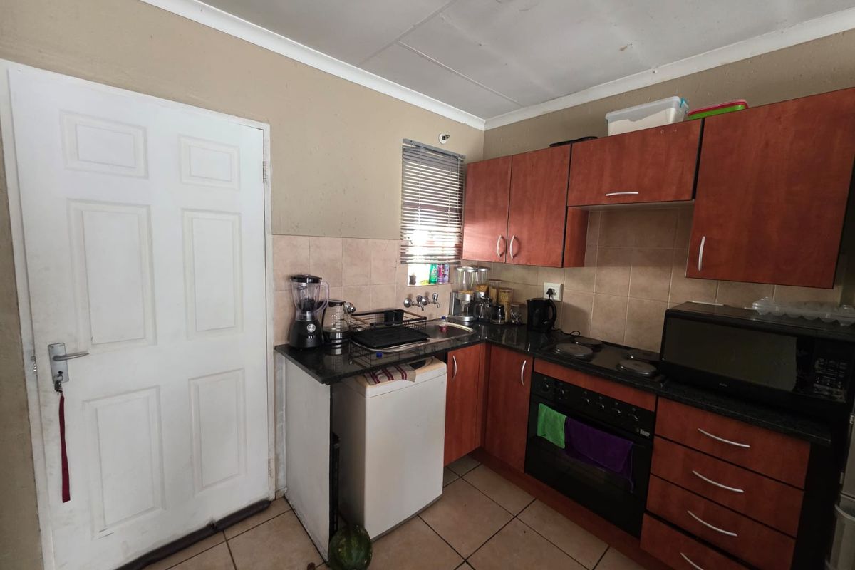 Modern 2-Bedroom Unit with Great Amenities - Photo 2