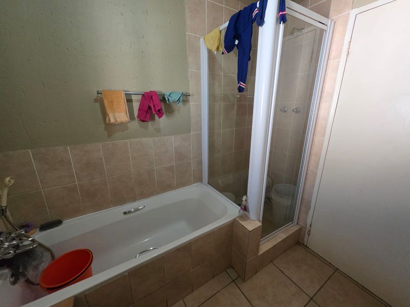 Modern 2-Bedroom Unit with Great Amenities - Photo 8