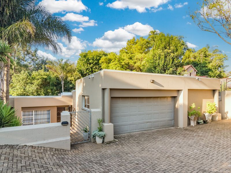 Spacious 4-bedroom home in sought-after Helderkruin, Roodepoort—ideal for families and entertaining! - Photo 2