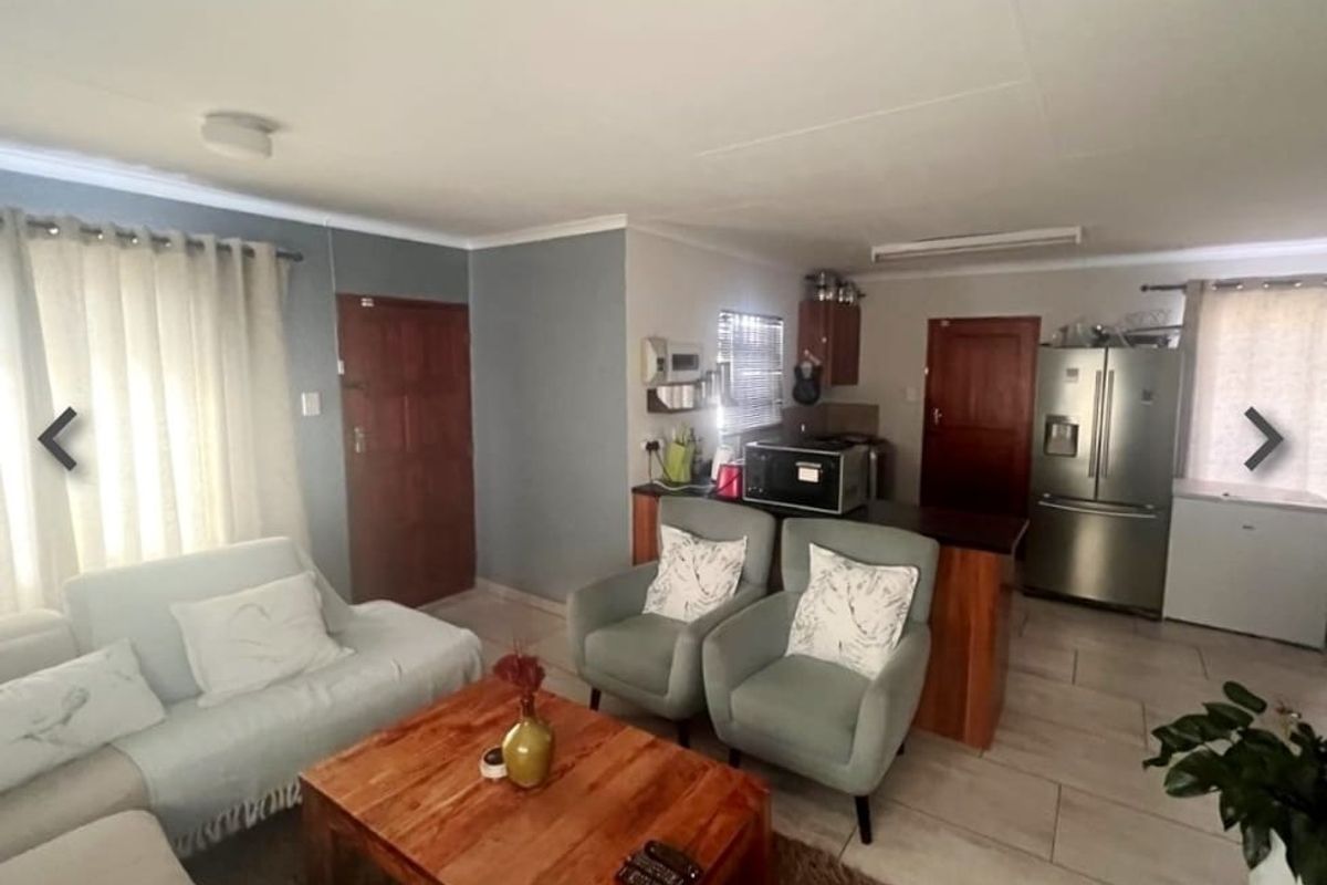 Modern 3-Bedroom Home in Waterkloof Hills - Photo 5