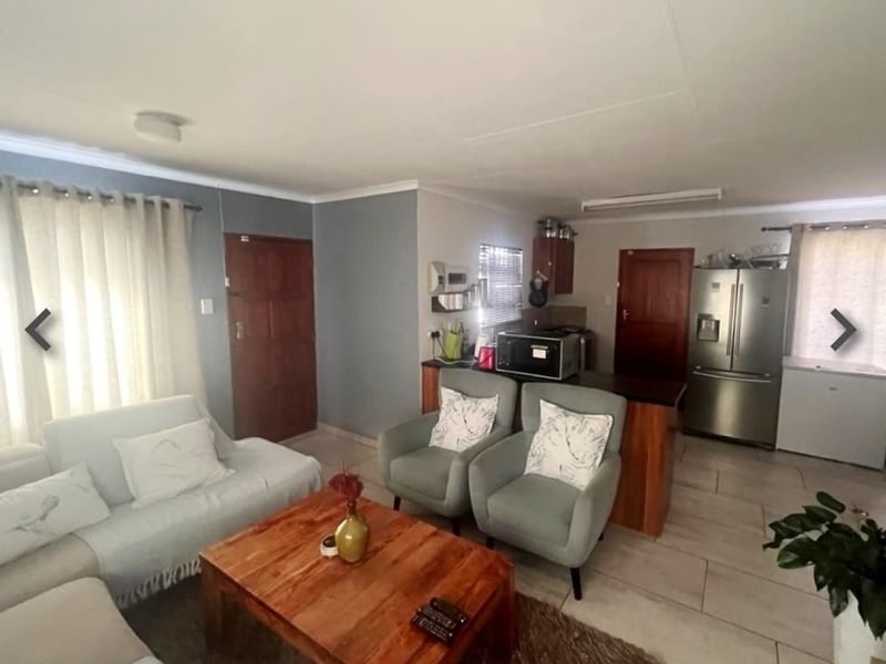 Modern 3-Bedroom Home in Waterkloof Hills - Photo 5