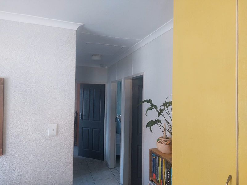 Modern 3-Bedroom Home in Waterkloof Hills - Photo 9