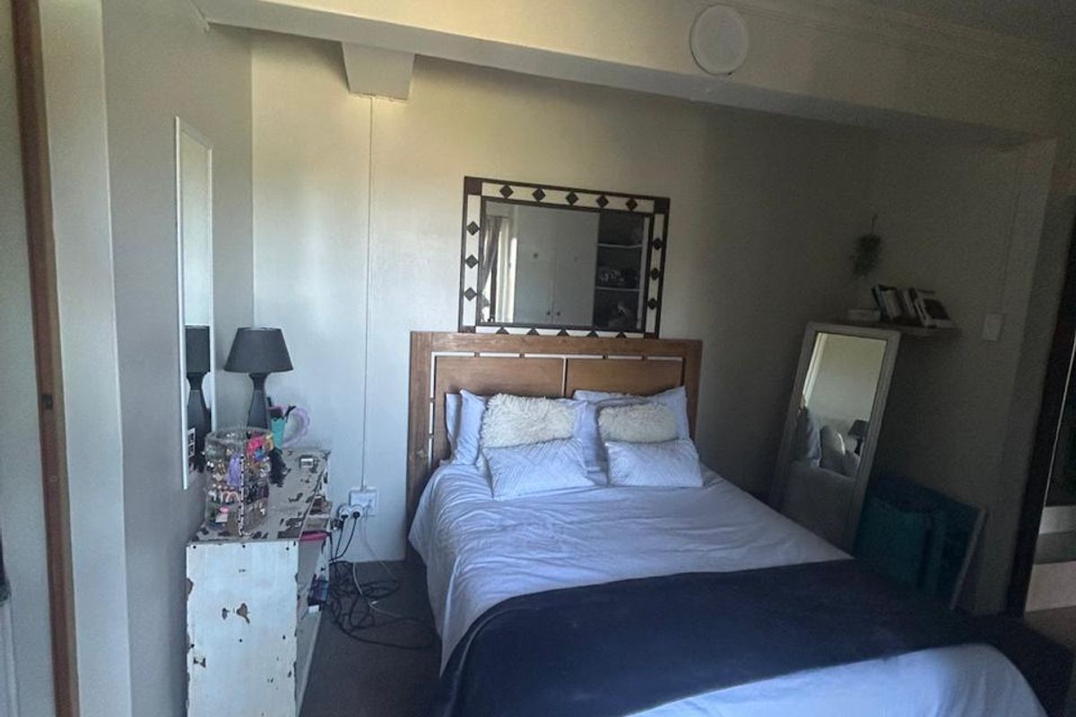 Beautiful Fully Furnished Flat to rent in Beacon Bay! - Photo 4