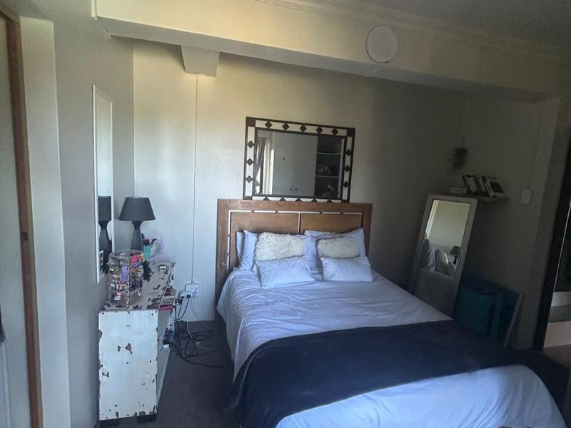 Beautiful Fully Furnished Flat to rent in Beacon Bay! - Photo 4
