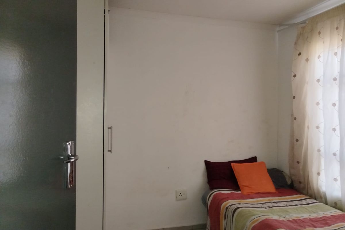 Spacious 2-bedroom detached home to let, featuring modern amenities and a serene garden retreat. - Photo 5