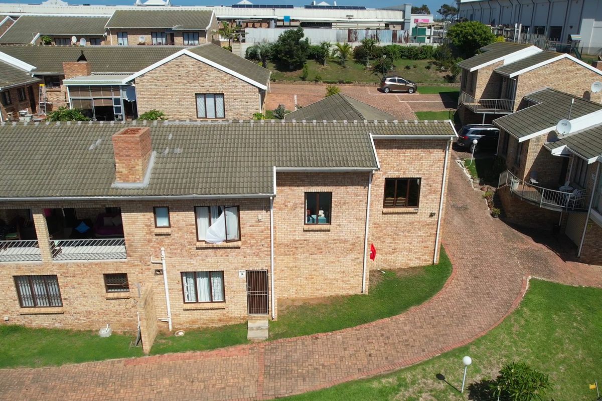 Low-Maintenance, Single-Level Living in a Secure Jeffreys Bay Complex - Photo 2