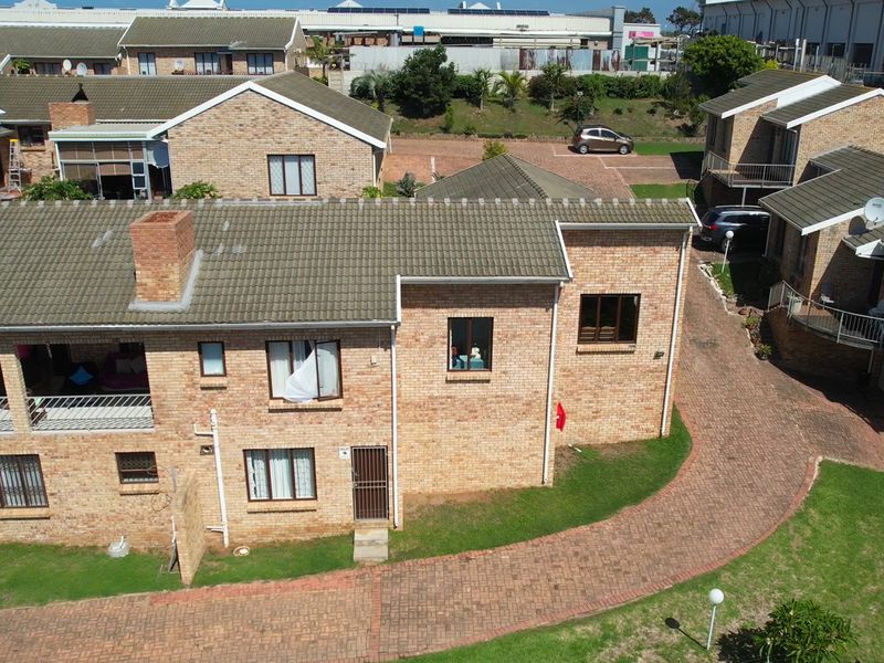 Low-Maintenance, Single-Level Living in a Secure Jeffreys Bay Complex - Photo 2