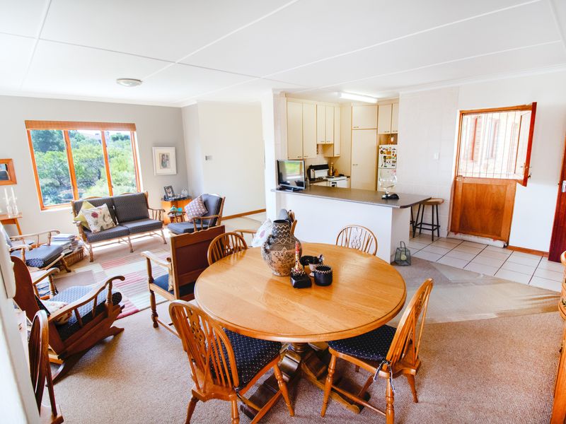 Low-Maintenance, Single-Level Living in a Secure Jeffreys Bay Complex - Photo 4