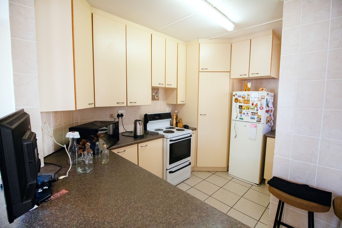 Low-Maintenance, Single-Level Living in a Secure Jeffreys Bay Complex - Photo 5