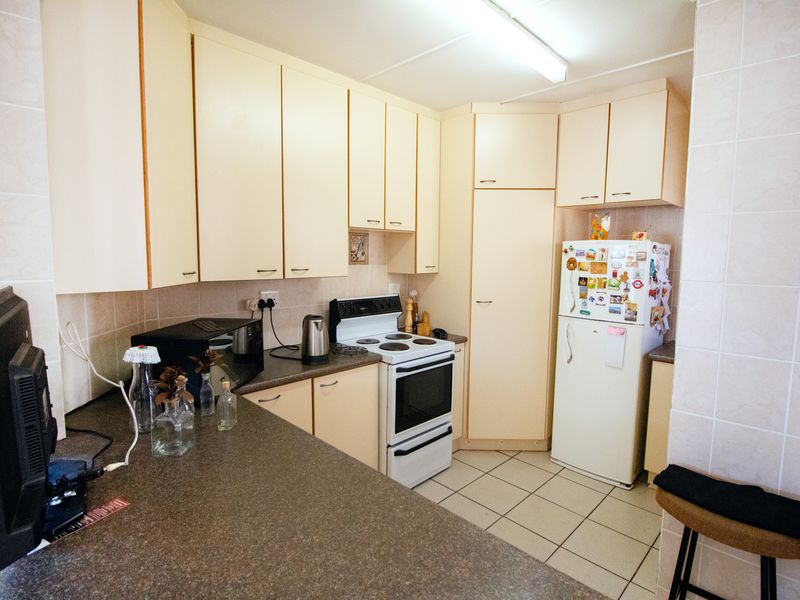 Low-Maintenance, Single-Level Living in a Secure Jeffreys Bay Complex - Photo 5