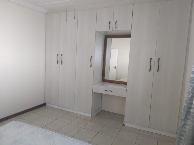 Beautiful and Spacious Garden Cottage - Photo 7