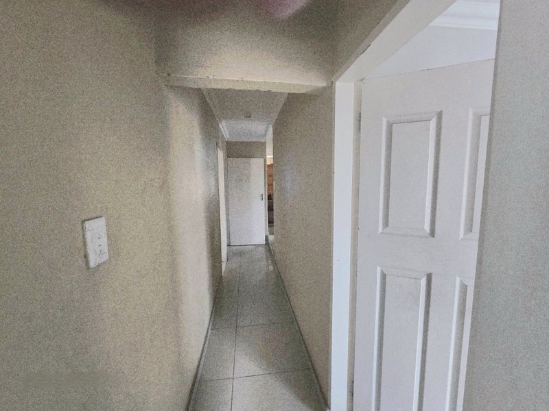 Renovated 3-bedroom home with en-suite and 1 bathroom. - Photo 8