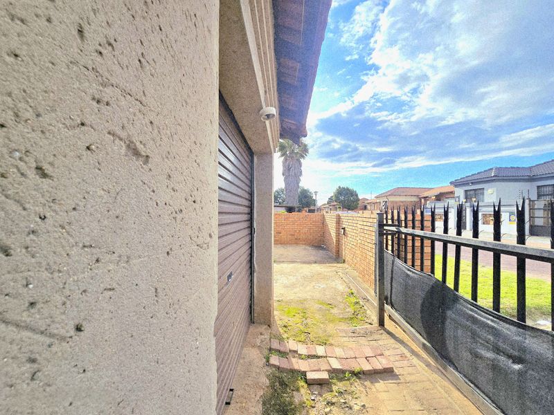 Renovated 3-bedroom home with en-suite and 1 bathroom. - Photo 6