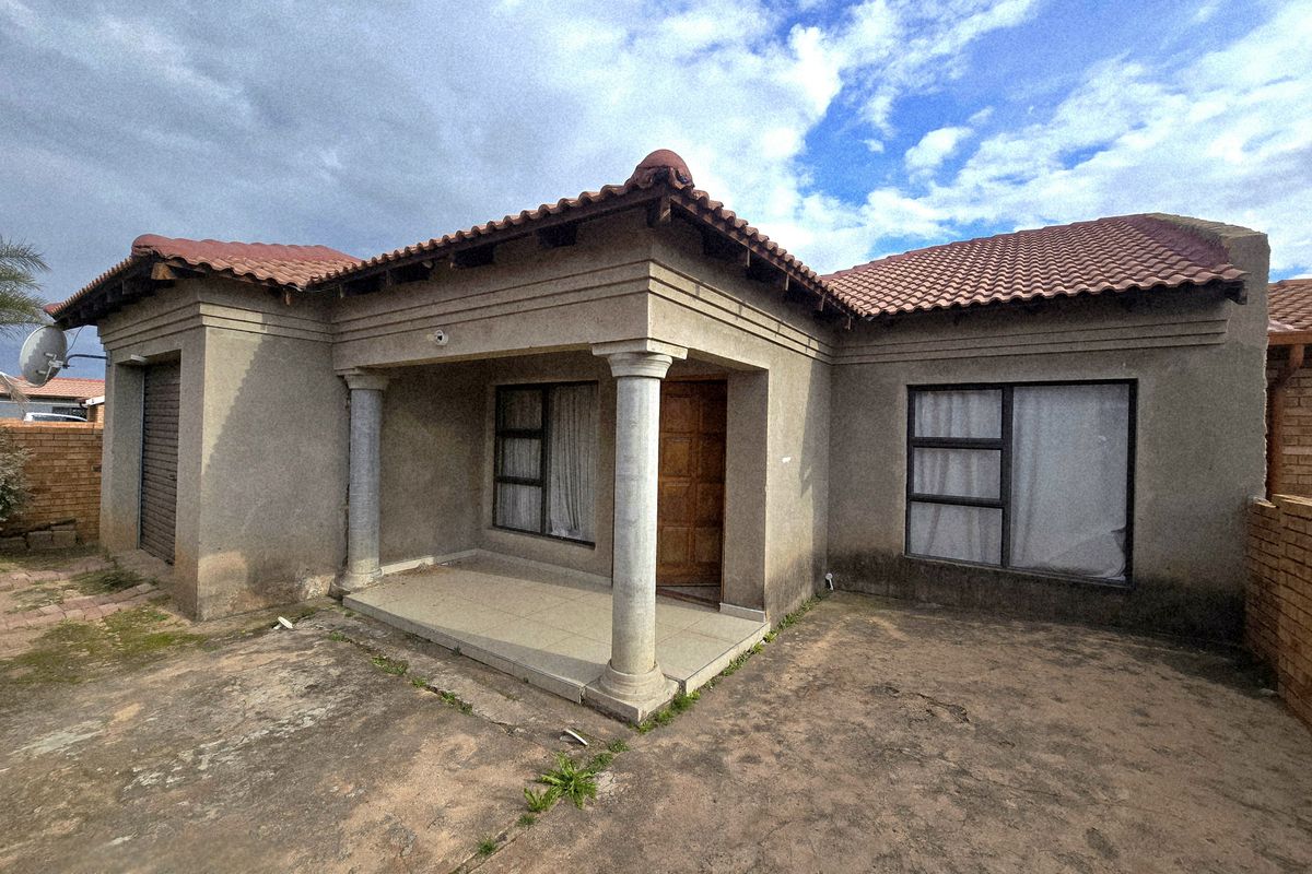 Renovated 3-bedroom home with en-suite and 1 bathroom. - Photo 2