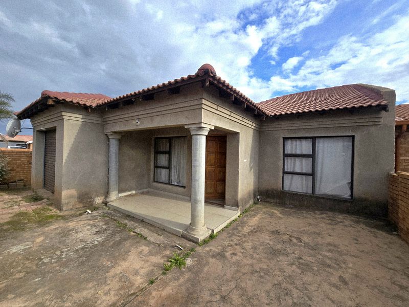 Renovated 3-bedroom home with en-suite and 1 bathroom. - Photo 2