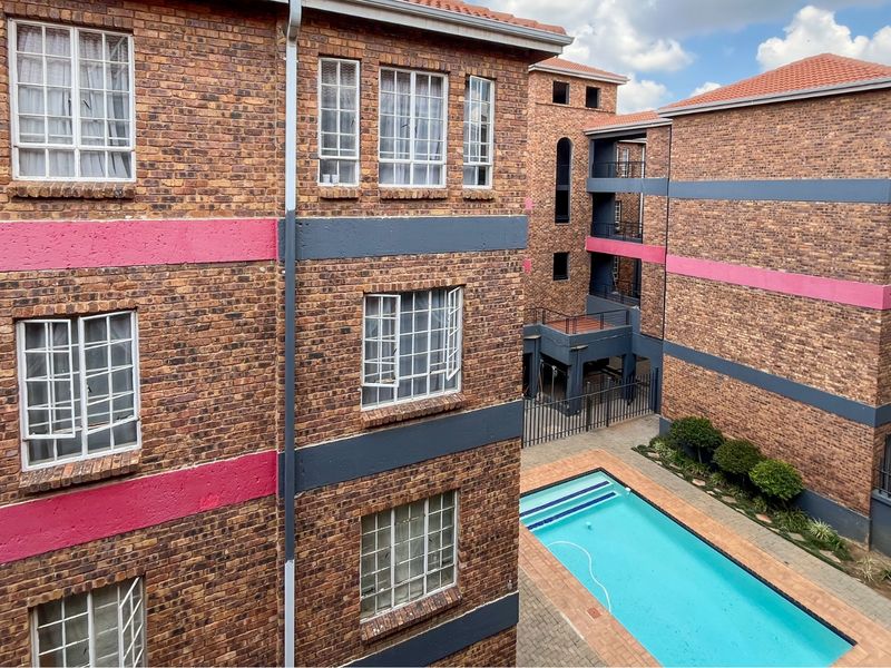 Smart, Secure Living in the Heart of Ravenswood - Photo 2