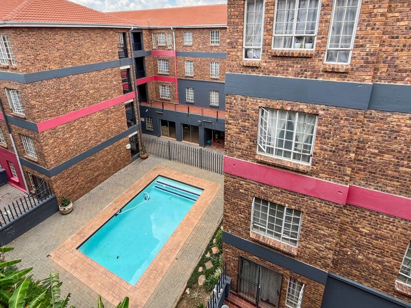 Smart, Secure Living in the Heart of Ravenswood - Photo 3