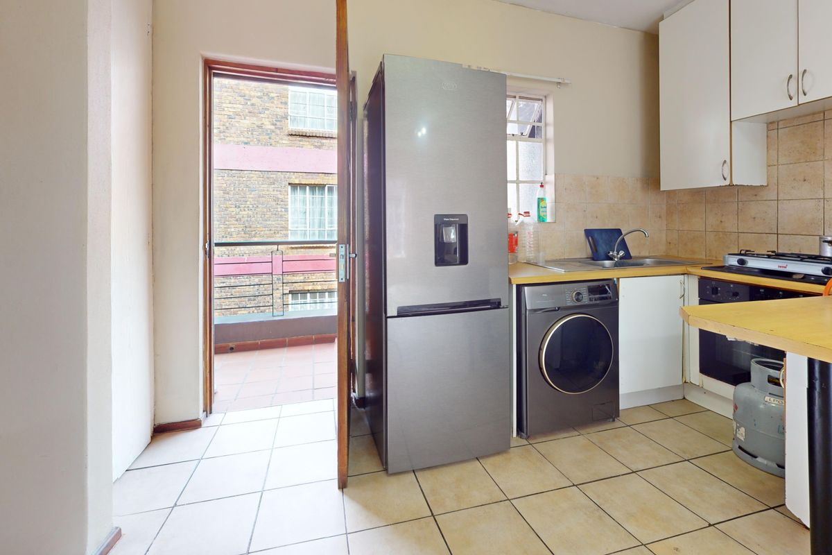 Smart, Secure Living in the Heart of Ravenswood - Photo 2
