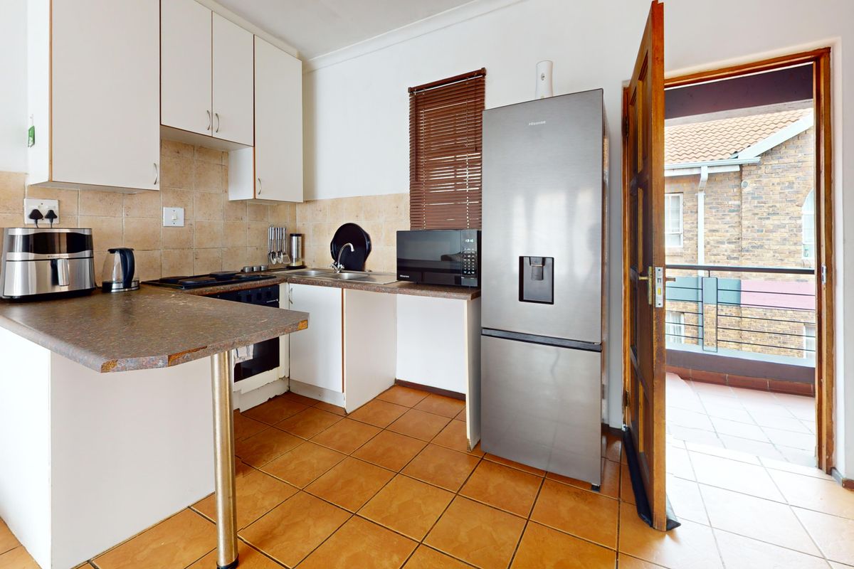 Smart, Secure Living in the Heart of Ravenswood - Photo 3