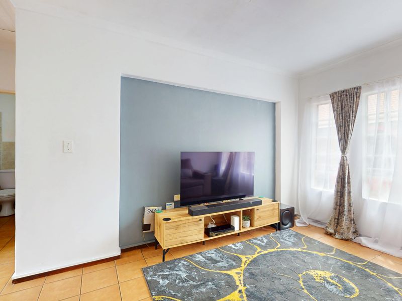 Smart, Secure Living in the Heart of Ravenswood - Photo 9