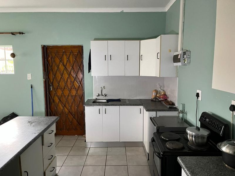 Dual Living Opportunity Near Town – 3-Bedroom Home with Private 2-Bedroom Flatlet - Photo 8