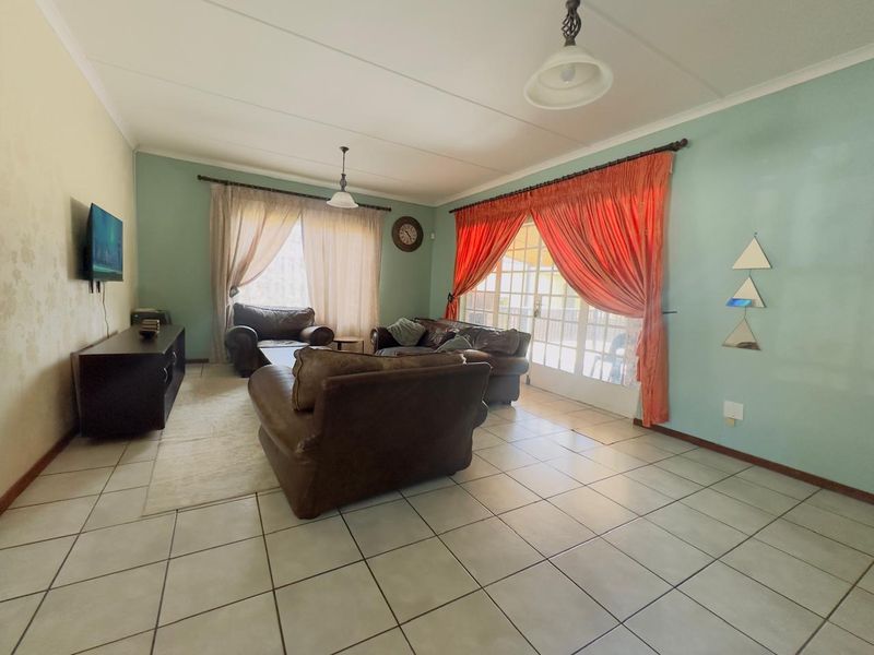 Dual Living Opportunity Near Town – 3-Bedroom Home with Private 2-Bedroom Flatlet - Photo 6
