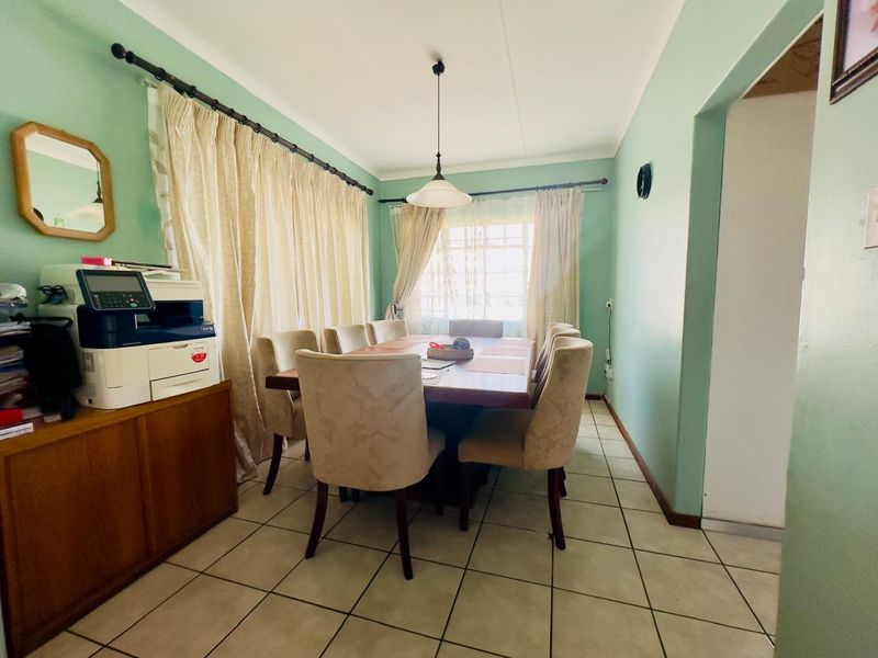 Dual Living Opportunity Near Town – 3-Bedroom Home with Private 2-Bedroom Flatlet - Photo 7