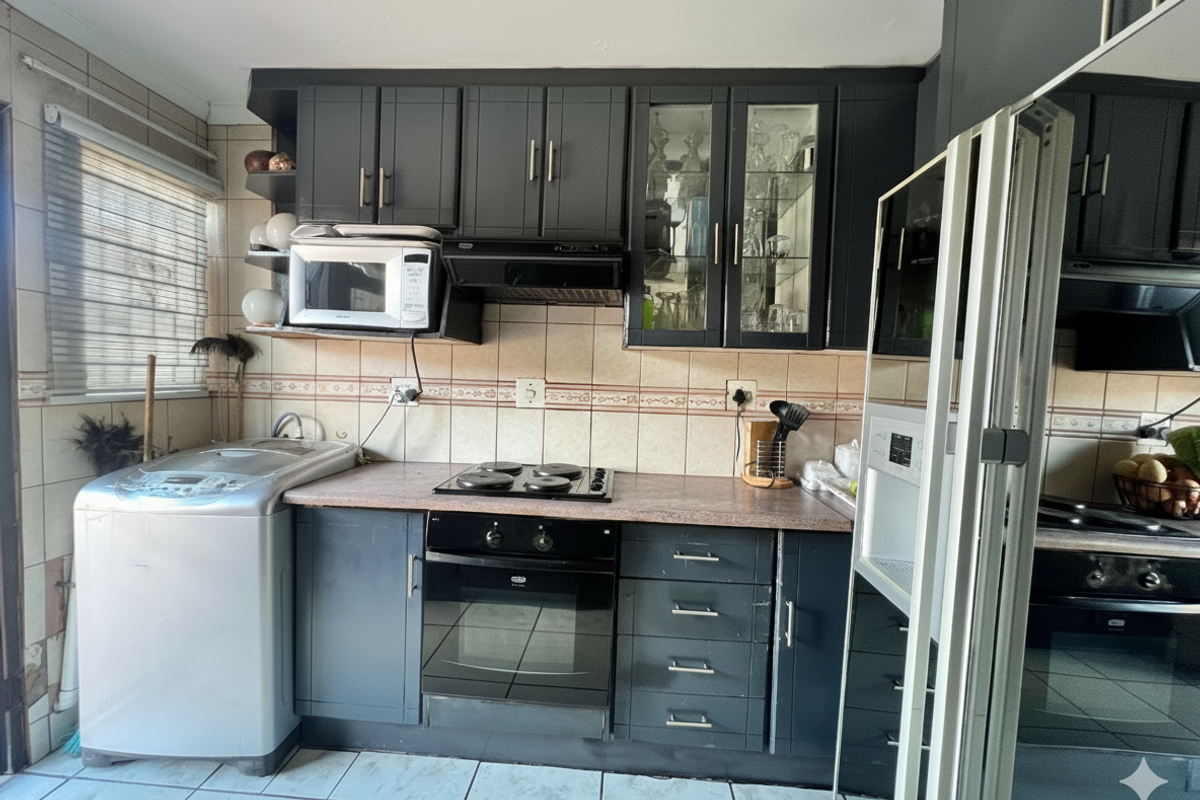 Stunning 3-bedroom home in Tlhabane West, Rustenburg. Your dream oasis awaits! Don’t miss out! - Photo 5