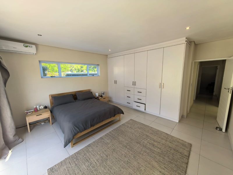 Prime Schonenberg living: 3-bed, 2-bath, open-plan layout, double garage - Photo 8