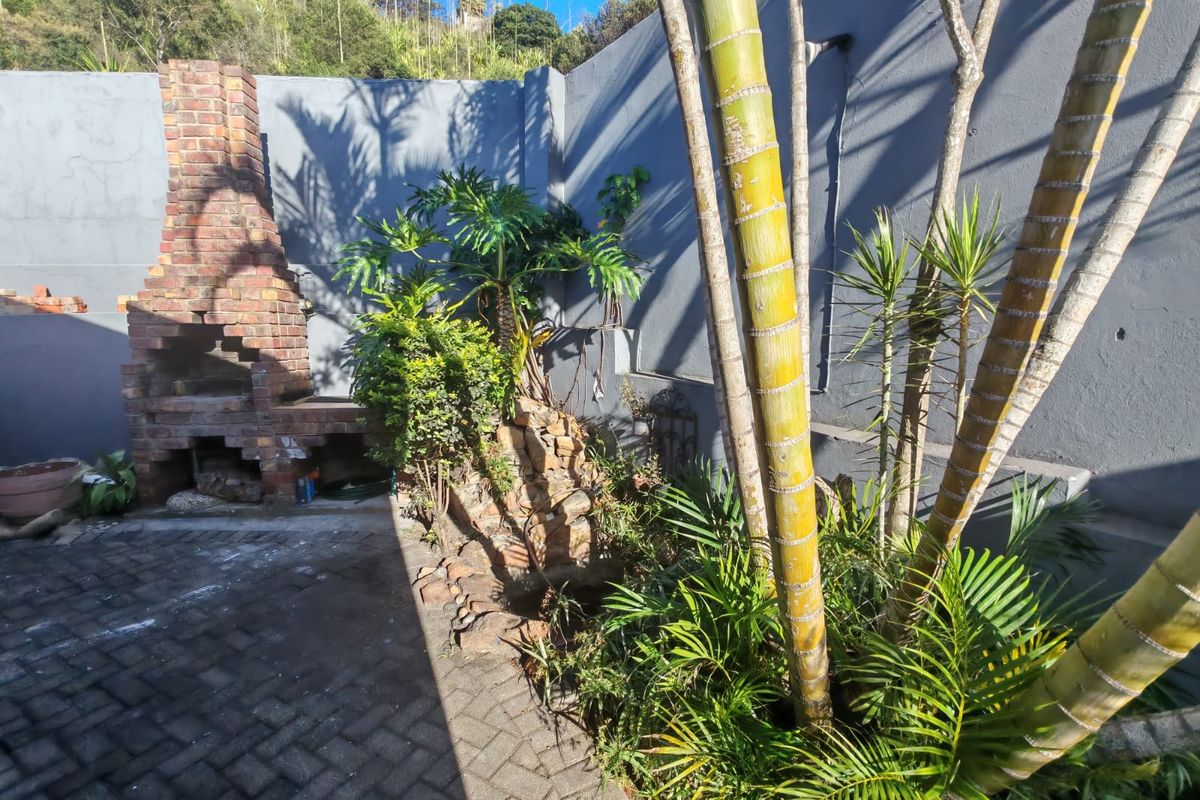 SPACIOUS TOWNHOUSE! PET FRIENDLY! PERFECT INVESTMENT! - Photo 3