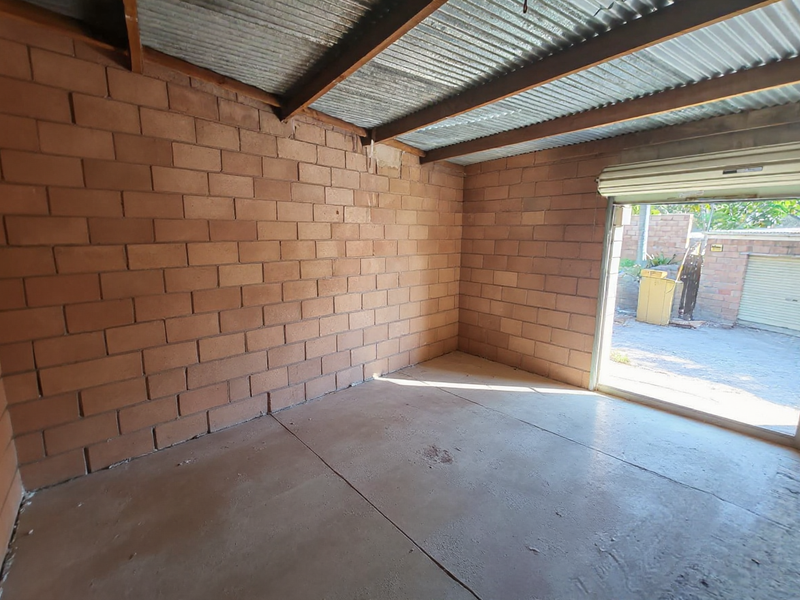 SPACIOUS TOWNHOUSE! PET FRIENDLY! PERFECT INVESTMENT! - Photo 8