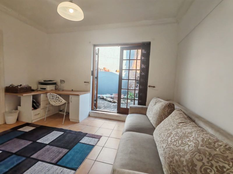 SPACIOUS TOWNHOUSE! PET FRIENDLY! PERFECT INVESTMENT! - Photo 5