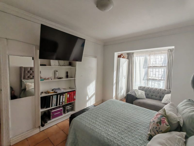 SPACIOUS TOWNHOUSE! PET FRIENDLY! PERFECT INVESTMENT! - Photo 4